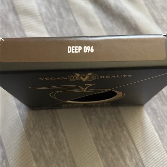 KVD Deep 096 Good Apple Foundation Balm - Picture 4 of 6